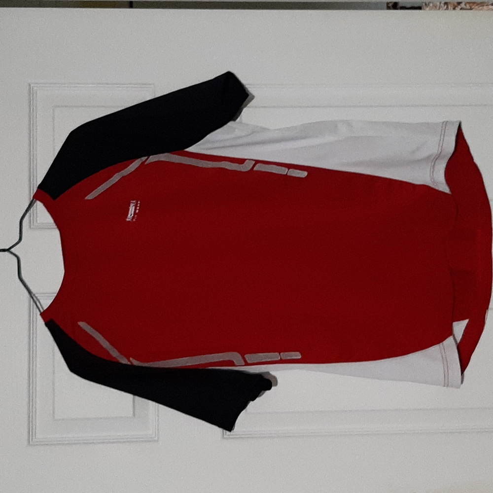 Men's large Running Room team Canada styled tee.